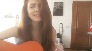 Мария Чайковская - Нитью (Девушка так нежно поет красивую песню)