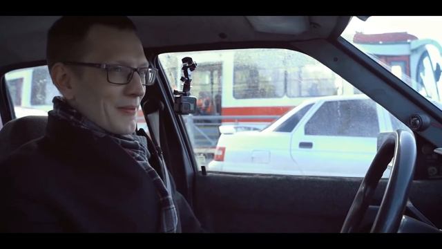 Костя с французом развлекается внутри москвича смотреть онлайн