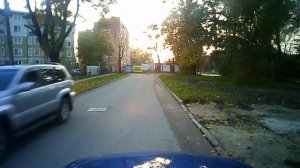 Разворот без передачи заднего хода. Территория слева, въезд во двор на Первомайской. Калининград.