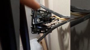 Двухклавишный выключатель Legrand с индикатором, (подсветкой клавиш), разбор подключения.