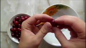 Как быстро достать косточку из вишни