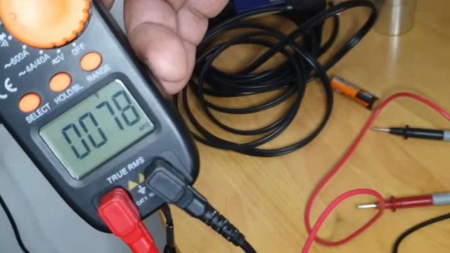 HOW TO USE A DIGITAL CLAMP METER | CLAMP AMMETER смотреть онлайн
