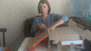 Парковка  и гараж для машин из картона для детей