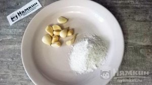 Соленое сало в домашних условиях сухим способом с чесноком