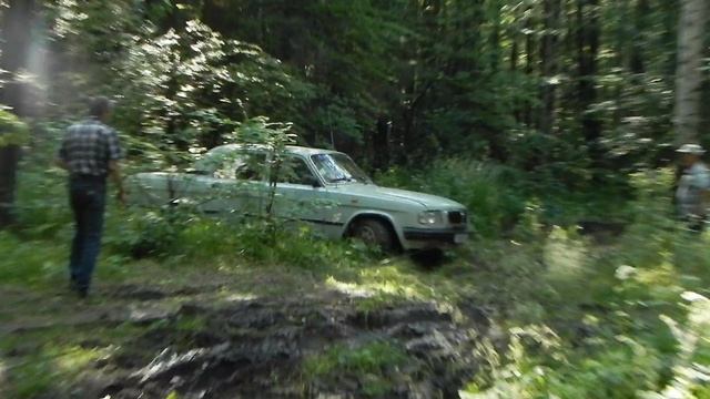 Land Cruiser 60 вытаскиваем волгу лебедкой смотреть онлайн