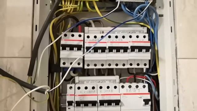 Бесперебойник 6 кВт на инверторе Schneider Electric ( www.vitasvet-energo.ru) смотреть онлайн