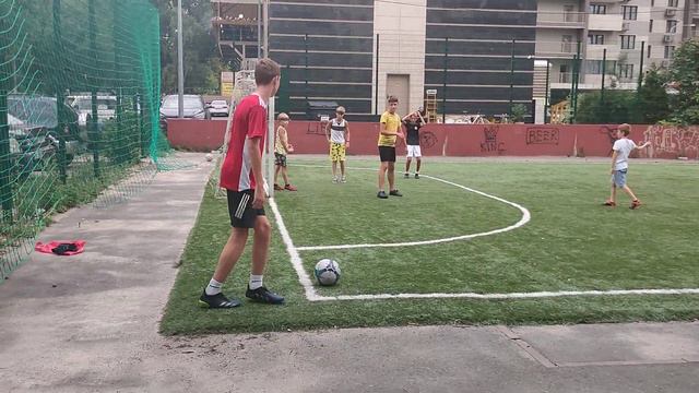 Женя играет в футбол(1) смотреть онлайн