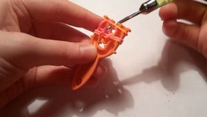 Как сплести из резинок браслет "Рыбья чешуя"