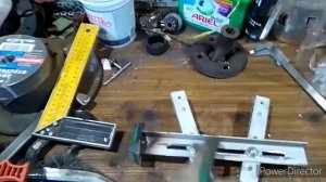 Скрайбер или плотницкая черта.