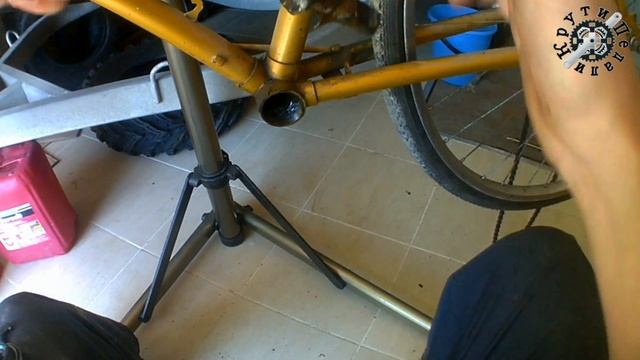 капитальный ремонт ХВЗ Турист Смазка каретки, смазка рулевой колонки, сборка и регулировка смотреть онлайн