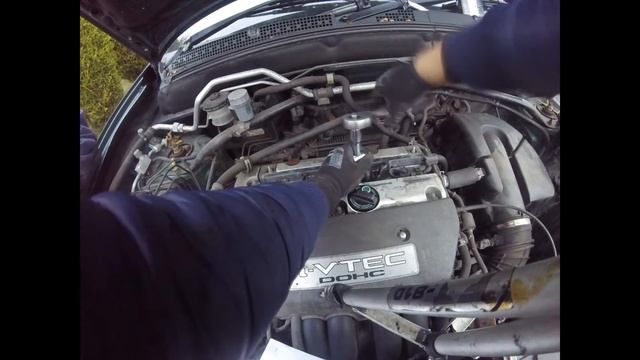 How to change Honda spark plugs / Как поменять свечи зажигания Honda смотреть онлайн