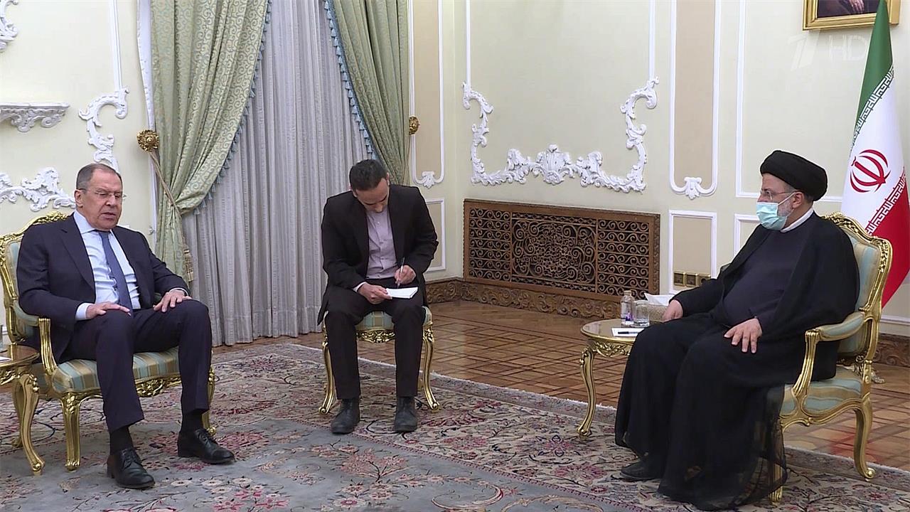 Глава МИД Сергей Лавров прибыл в Тегеран, где уже встретился с президентом Ирана