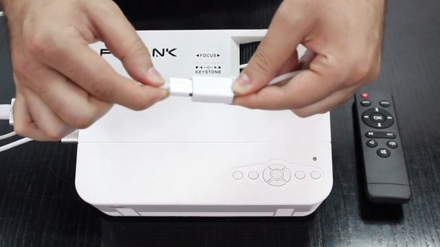 Poyank Projector: How To Connect iPhone With An HDMI Cable смотреть онлайн