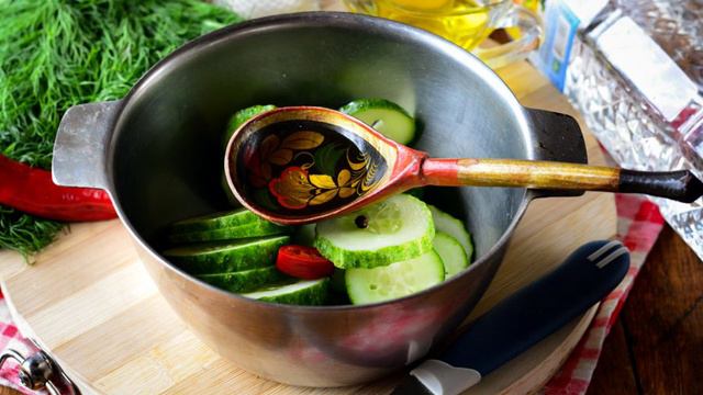 Огурцы маринованные колечками