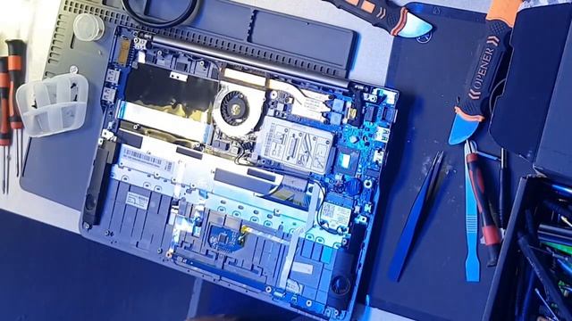 Video riempitivo... Samsung NP530U3C non si accende... смотреть онлайн