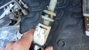 Как я менял кольцо рычага КПП на Daewoo Lanos.