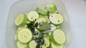 малосольные кабачки