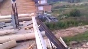 Лебедка для подъема бревен.