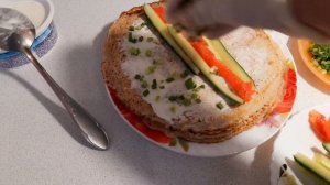 РУЛЕТИКИ ИЗ БЛИНЧИКОВ  С ФОРЕЛЬЮ И ИКРОЙ.