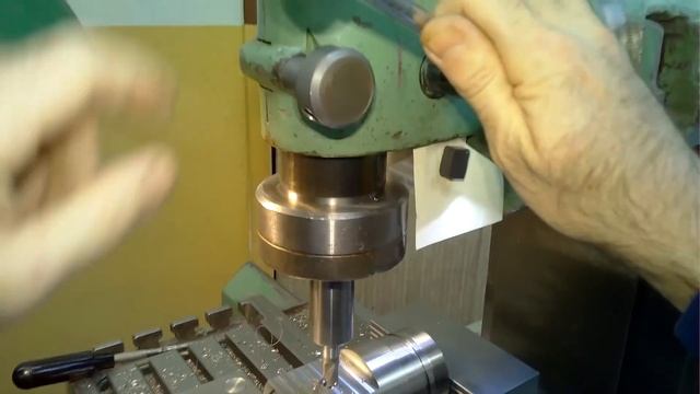 Увеличение отверстия шаговым способом с помощью УЦИ. смотреть онлайн