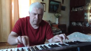 Геннадий Горин играет на синтезаторе. Рассказывает историю и поёт мелодию Двадцать три года Женя моя