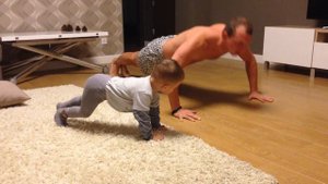 Как научить сына отжиматься от пола? 1,5 года ;)