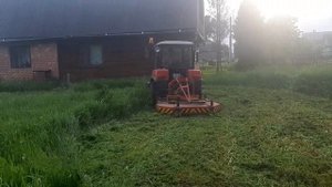 покос травы. покос бурьяна. покос газона. мини-трактором БЕЛАРУС 320.4. БОРИСОВ