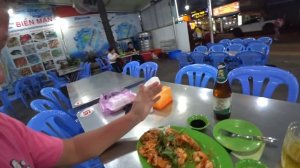 НОЧНАЯ ЖИЗНЬ в Нячанге - отдых и развлечения во Вьетнаме вечером, уличная еда. Все-таки не Таиланд?