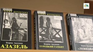 Книгу представляет библиотекарь. Евгения Смолеха