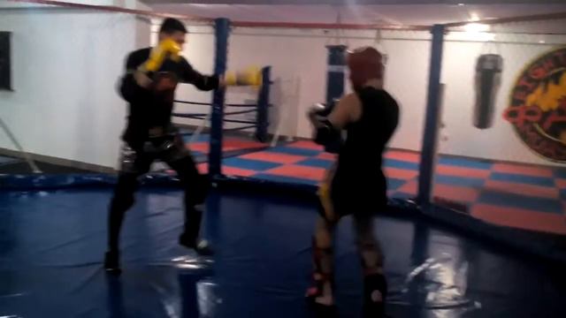 Юрій Сенів VS Саша Івахів-ранковий спаринг у СК LifeStyle. смотреть онлайн