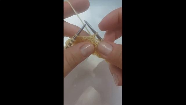 КАК ВЯЗАТЬ ДВОЙНУЮ ПРОТЯЖКУ / Способ убавки петель / Вязание #shorts #shortsvideo смотреть онлайн