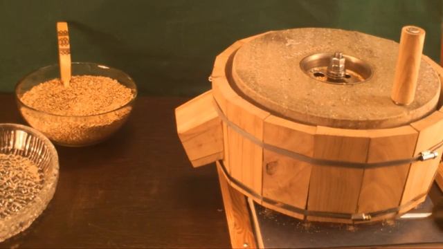 МЕЛЬНИЦА НА КАМЕННЫХ ЖЕРНОВАХ | ПОДГОТОВКА, ЗАПУСК, РЕЗУЛЬТАТ смотреть онлайн