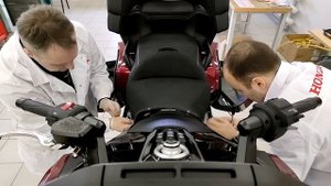 Распаковка и сборка нового мотоцикла Honda Gold Wing Tour (2021)