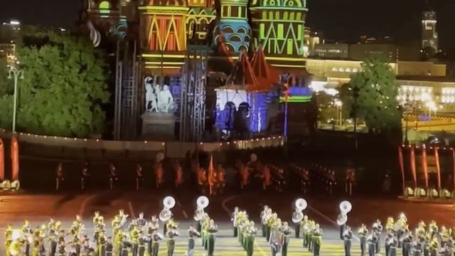 Солист Rammstein Тилль Линдеманн на русском спел на Красной площади