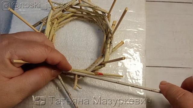 Плетём опору для цветов на участке.