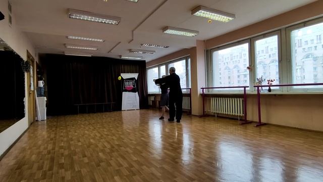 Simple sequence of the cross-step waltz (кросс-степ вальс).