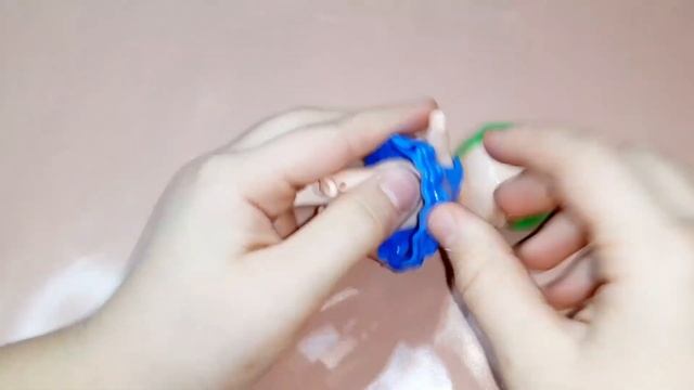 Распаковка кукурузных палочек с СЮРПРИЗОМ смотреть онлайн