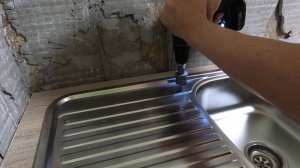 сверление отверстия для смесителя в мойке из нержавейки