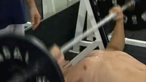 Жим штанги на горизонтальной скамье