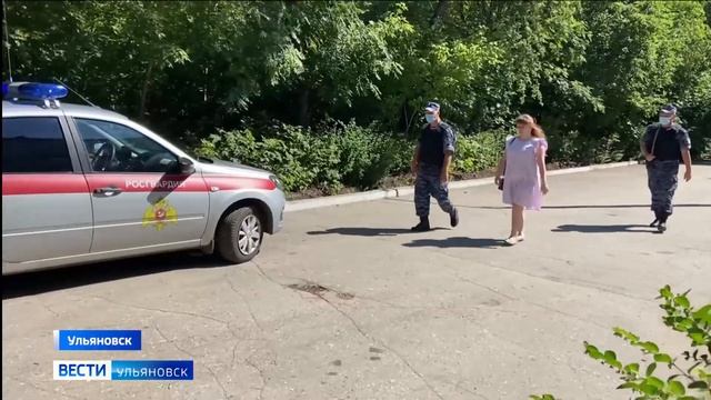 В день семьи, любви и верности сотрудник Росгвардии сделал предложение своей избраннице смотреть онлайн