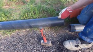 Закопал дренаж вдоль дороги чтобы сделать ...