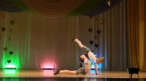 Акробатический дуэт  =Подружки=  Изюмская цирковая студия Чудесники