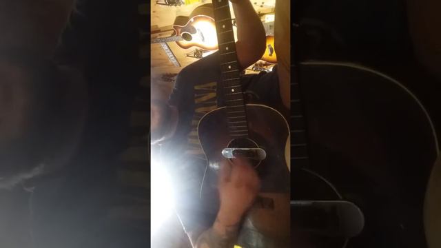 Folsom Prison Blues on a 1939 Epiphone смотреть онлайн