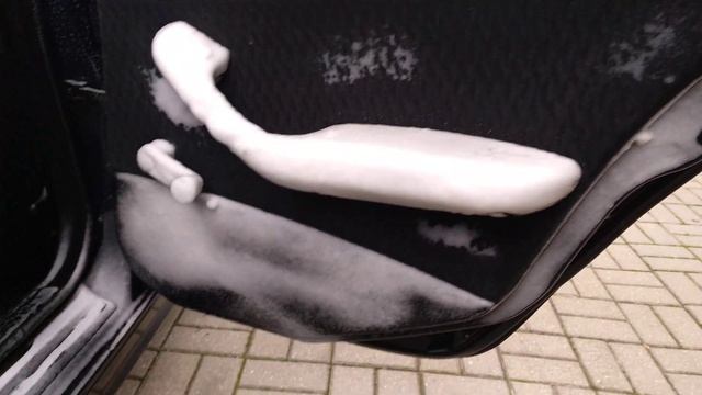 Универсальный очиститель Wurth - чистит все. Пробуем в деле, чистим дверь, всю дверь! смотреть онлайн