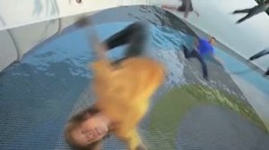 Самый гигантский батут в мире очень большой батут