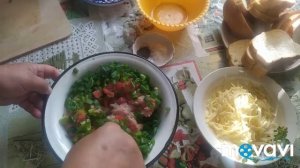 Горячие бутерброды с фаршем и сыром.