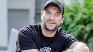 ТОЛЬКО ПОСМОТРИТЕ! Как выглядят жена и дочь Александра Устюгова звезды сериала "Рикошет"?