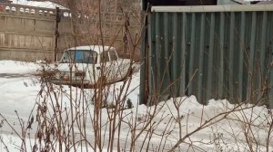 Заброшенный Москвич 2140 (поздний) в цвете Лотос