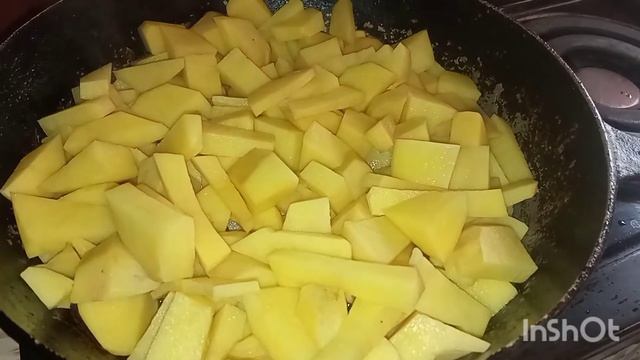 Жареная картошка с луком и помидорами??? смотреть онлайн