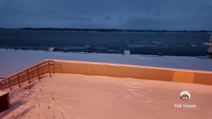 В Самаре на Волге сошел лед — движение судов на воздушной подушке остановили.